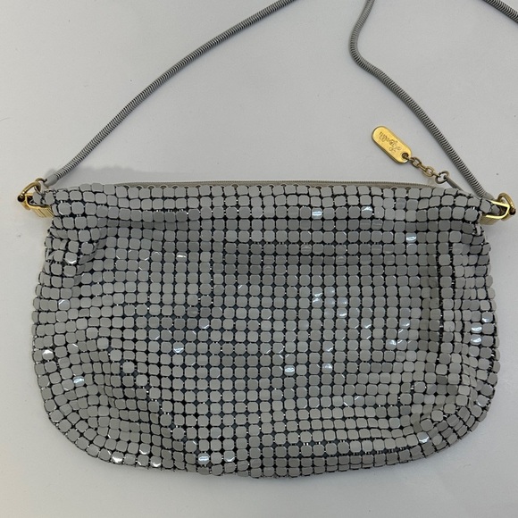 Vintage 80s Lyrella Silver Metal Mesh Gold Hardware Purse EUC - Picture 4 of 5